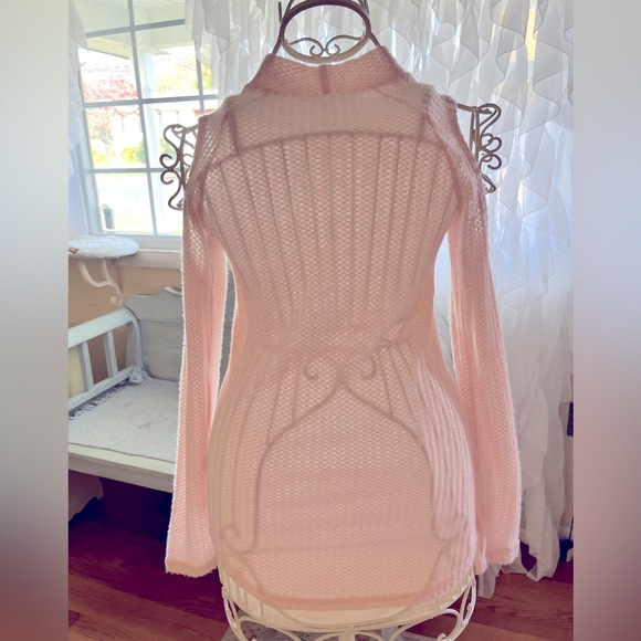 Womens size small light pink Decree brand cold shoulder sweater - Picture 5 of 7